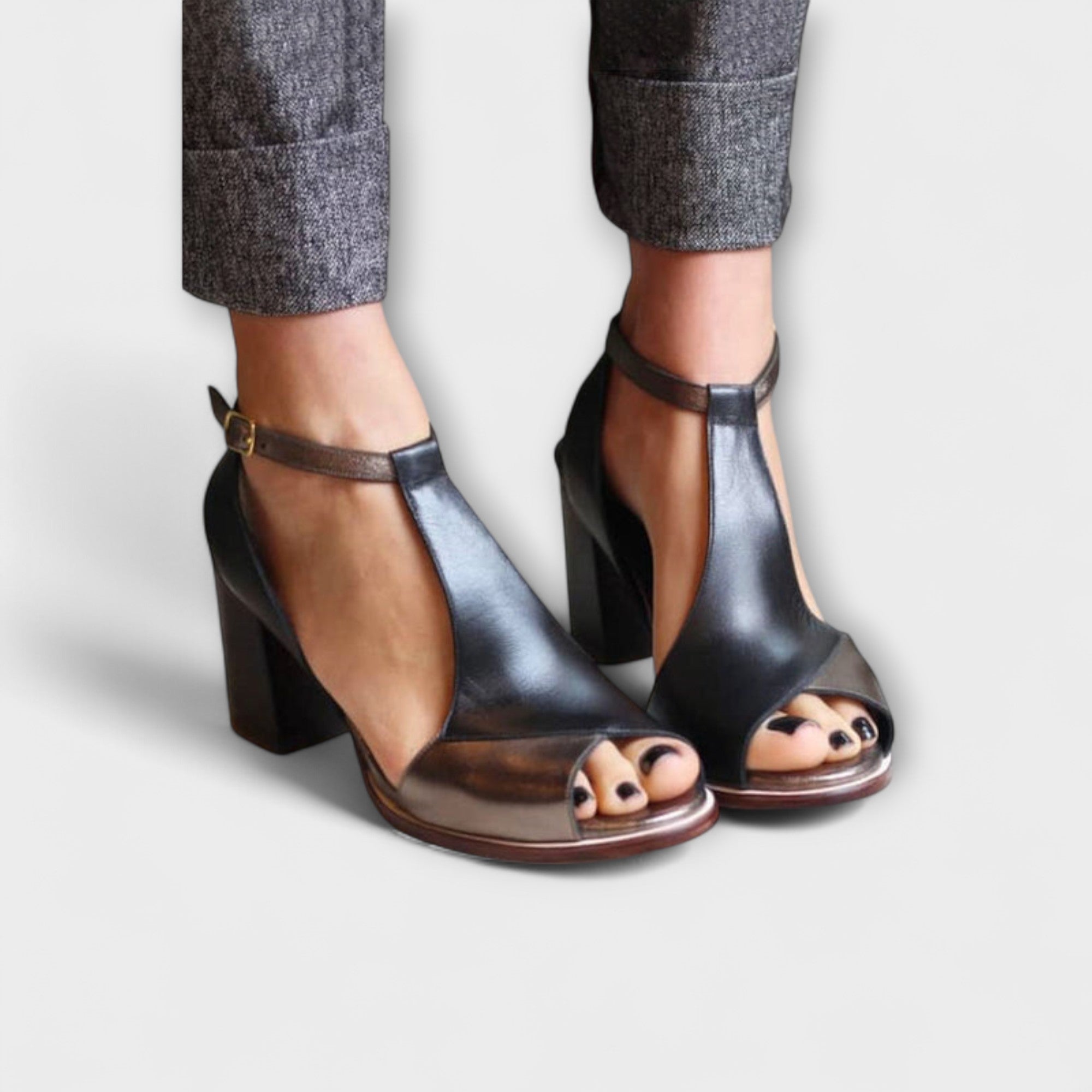 Nadaria – T-Strap Stil mit Komfort