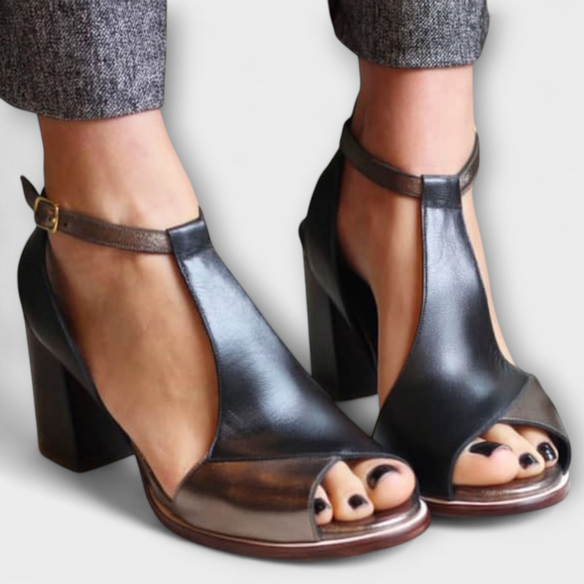 Nadaria – T-Strap Stil mit Komfort