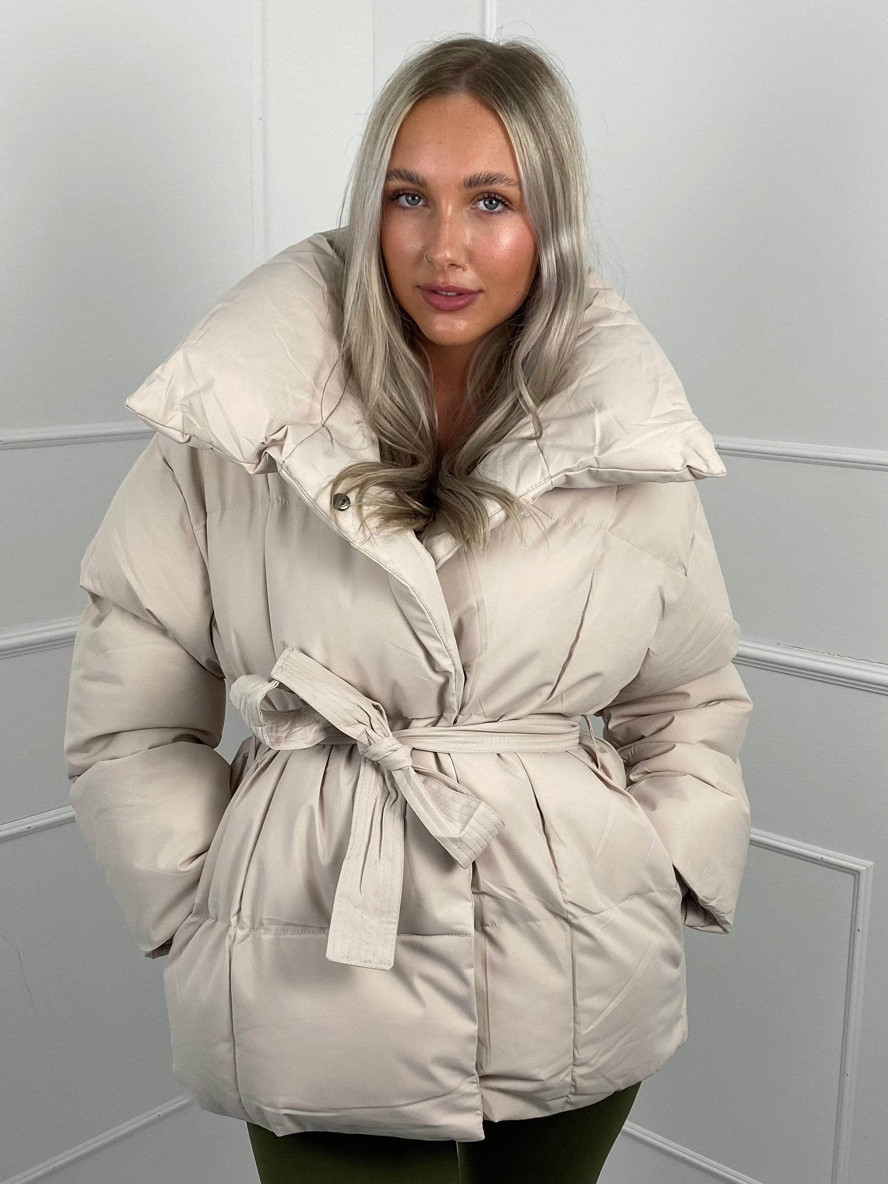 KARLY - Kurze Gürteltaschen-Pufferjacke